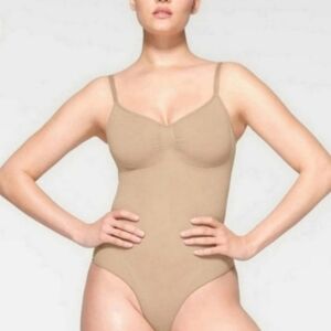 SKIMS SCULPTING BODYSUIT Brief Body Shaper Tan Medium NWOT